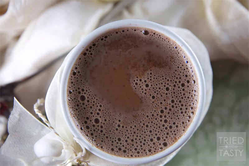 Homemade Hot Chocolate // A warm chocolate drink that will keep you toasty on the long cold winter nights. | Tried and Tasty