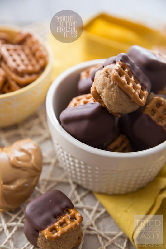Peanut Butter Pretzel Bites // Calling all of my peanut butter and chocolate fans! These little morsels are the perfect little treat sandwiched in between the perfect little salty pretzel snacks! A great treat for any occasion! | Tried and Tasty