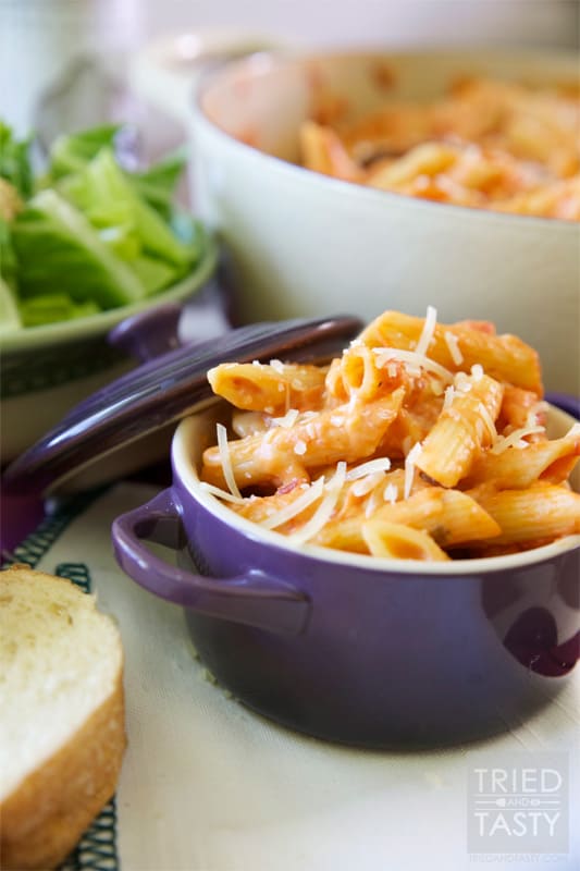 5-Ingredient Two-Timin Pasta Bake // An easy pasta dish that will please anyone! It's the perfect combination of Alfredo and marinara coated pasta brought together with everyone's favorite: cheese! | Tried and Tasty