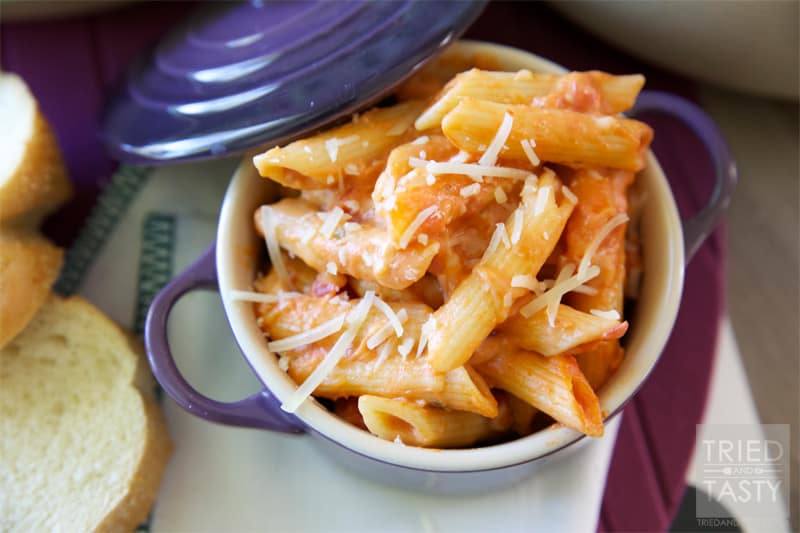 5-Ingredient Two-Timin Pasta Bake // An easy pasta dish that will please anyone! It's the perfect combination of Alfredo and marinara coated pasta brought together with everyone's favorite: cheese! | Tried and Tasty