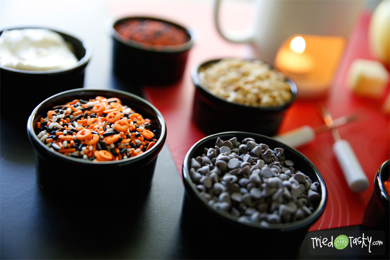 Caramel Apple Fondue // It will be hard to say no to this delicious Caramel Fondue! | Tried and Tasty