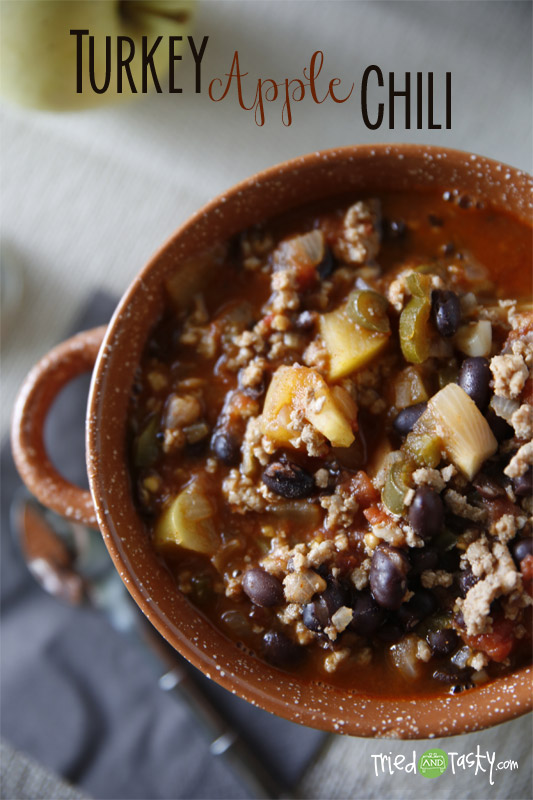 Turkey Apple Chili // The flavor in this Turkey Apple Chili is wonderful and the ingredient list is healthy! | Tried and Tasty