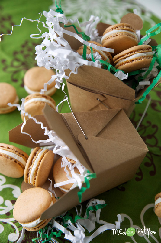 Hot Chocolate Macaroons with Marshmallow Buttercream Frosting // This is a fun flavored macaron for the cold winter season! | Tried and Tasty