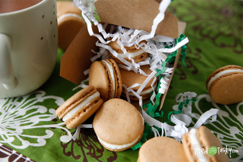 Hot Chocolate Macaroons with Marshmallow Buttercream Frosting // This is a fun flavored macaron for the cold winter season! | Tried and Tasty