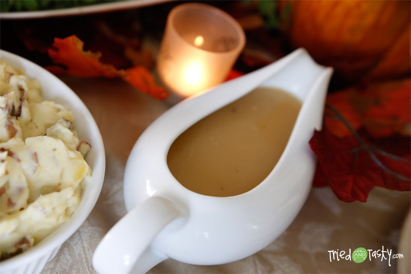 Turkey Gravy // This gravy does not disappoint! It adds so much flavor to turkey, mashed potatoes, or stuffing! | Tried and Tasty