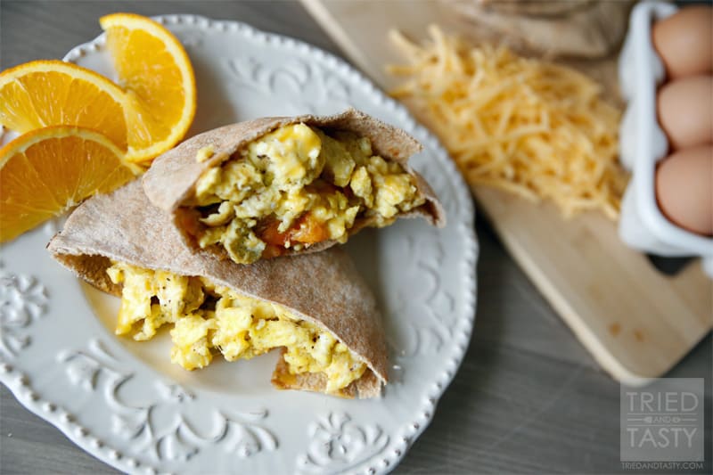 Breakfast Pita Scramble // A quick and easy breakfast that's ready in a jiffy, keeps you full for quite a bit, and healthy! | Tried and Tasty