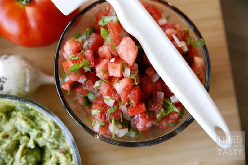 Copycat Cafe Rio Guacamole // Guacamole is the perfect topping for all of your favorite Mexican dishes. Anything from enchiladas to tacos, burritos to salads. Enjoy this guacamole recipe next time you're feasting on your traditional favorites! | Tried and Tasty