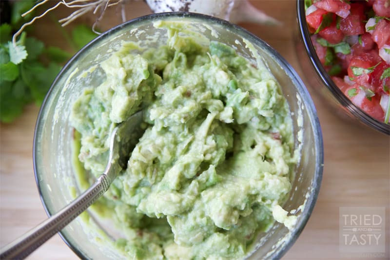 Copycat Cafe Rio Guacamole // Guacamole is the perfect topping for all of your favorite Mexican dishes. Anything from enchiladas to tacos, burritos to salads. Enjoy this guacamole recipe next time you're feasting on your traditional favorites! | Tried and Tasty