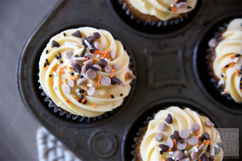 Pumpkin Chocolate Chip Cupcakes w/Pumpkin Cream Cheese Frosting // Tried and Tasty