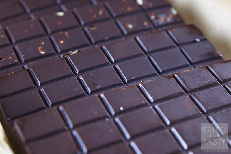 Homemade Dark Chocolate Bars // Forget the store bought chocolate bars, this homemade version is 10x better AND you can pronounce all of the ingredients. Out of this world delicious, these make great gifts! | Tried and Tasty
