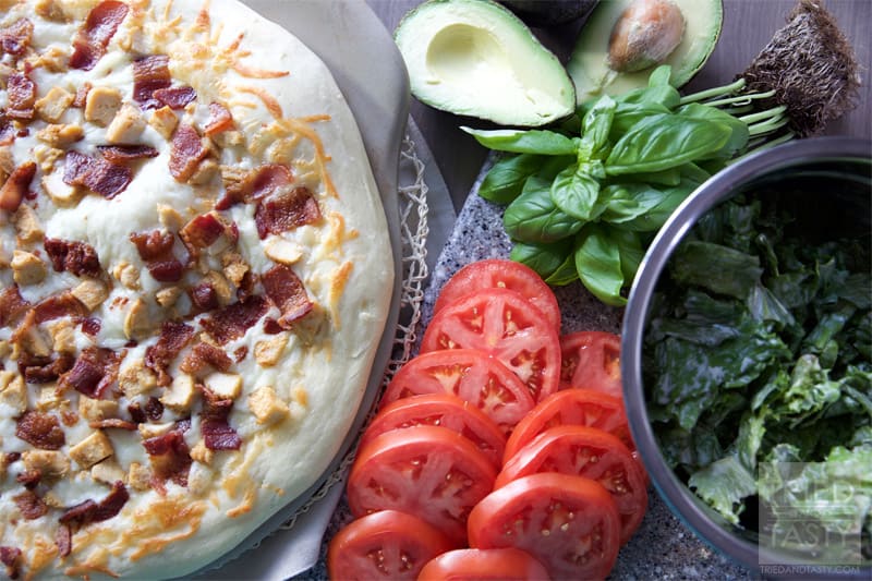 Copycat CPK California Club Pizza // This Copycat CPK California Club Pizza is an identical (if you ask me) replica of the original restaurant pizza. If you are a fan of the club sandwich, you will be a fan of this pizza! | Tried and Tasty