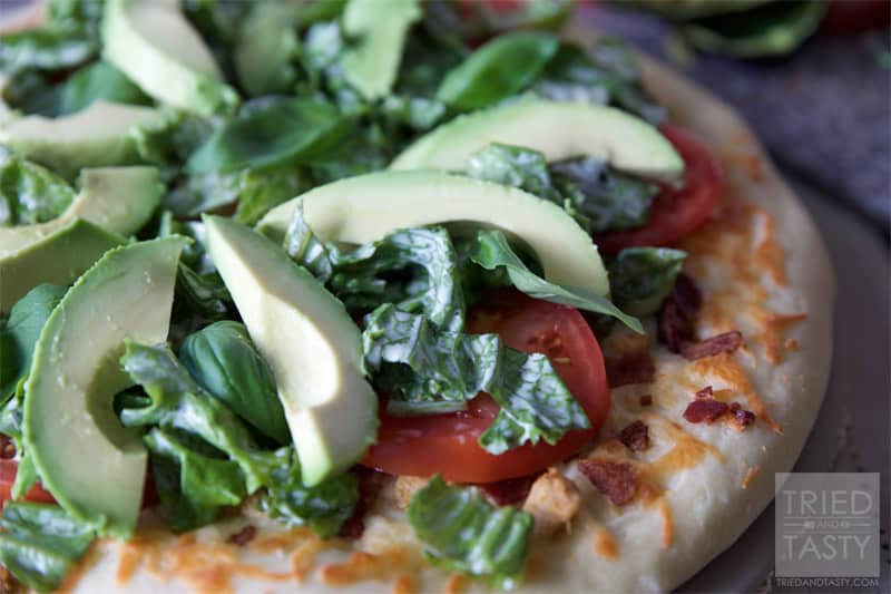 Copycat CPK California Club Pizza // This Copycat CPK California Club Pizza is an identical (if you ask me) replica of the original restaurant pizza. If you are a fan of the club sandwich, you will be a fan of this pizza! | Tried and Tasty