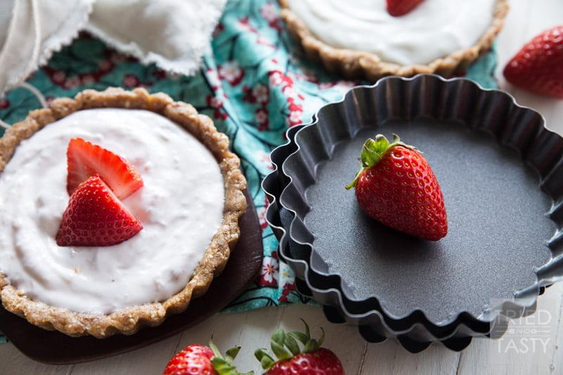 5-ingredient No Bake Strawberry Tart // What's better than a no bake dessert? One that's only five ingredients! This 5-Ingredient No Bake Strawberry Tart is both delicious and perfect for any special occasion! | Tried and Tasty