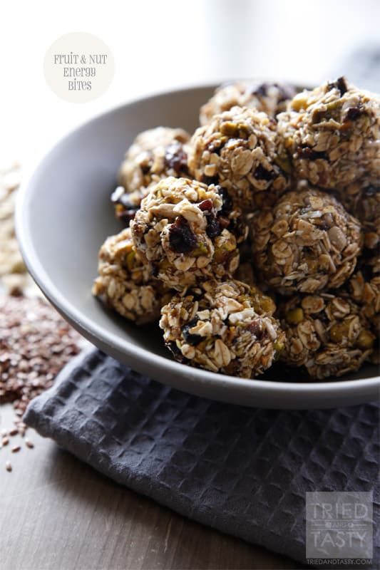 Fruit & Nut Energy Bites // Jam packed with a powerhouse of nutrients, these energy bites are healthy AND delicious! Quick & easy, and 100% guilt free! #healthy #snack #fruit #nut // Tried and Tasty