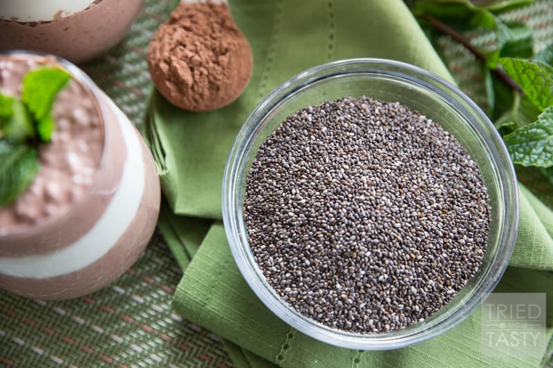Mint Chocolate Chia Seed Pudding // Chia seed pudding is all the rage and this mint chocolate version does not disappoint! For a super healthy treat you can even enjoy for breakfast - make this quick & simple snack in less than 15 minutes! |Tried and Tasty