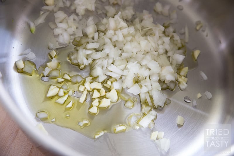 One Pot Chicken Enchilada Pasta // Do you ever get tired of making a mess of the kitchen while trying to feed your family? If so, this one pot meal is perfect for you! A great Mexican dish without all of the fuss! | Tried and Tasty