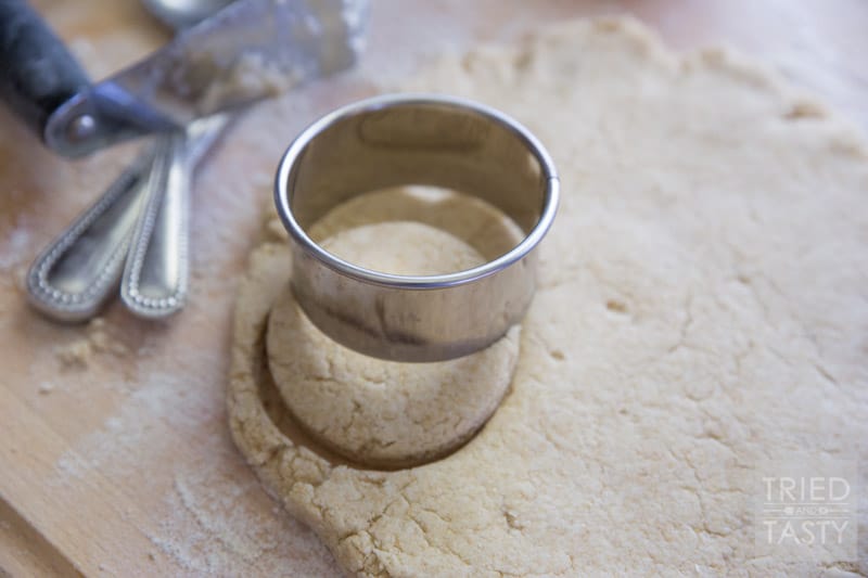 100% Whole Wheat Biscuits // Made with wholesome ingredients, these whole wheat biscuits are perfect for any breakfast or brunch. Great with melted butter or coconut oil and a drizzle of raw honey! | Tried and Tasty