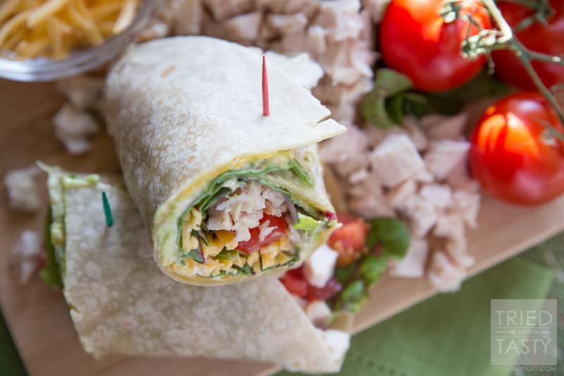 Southwestern Chipotle Chicken Wrap // Do you need easy lunch or dinner ideas that are delicious and healthy? This wrap needs yo be your new GO-TO! It's packed with flavor and ultra healthy! | Tried and Tasty