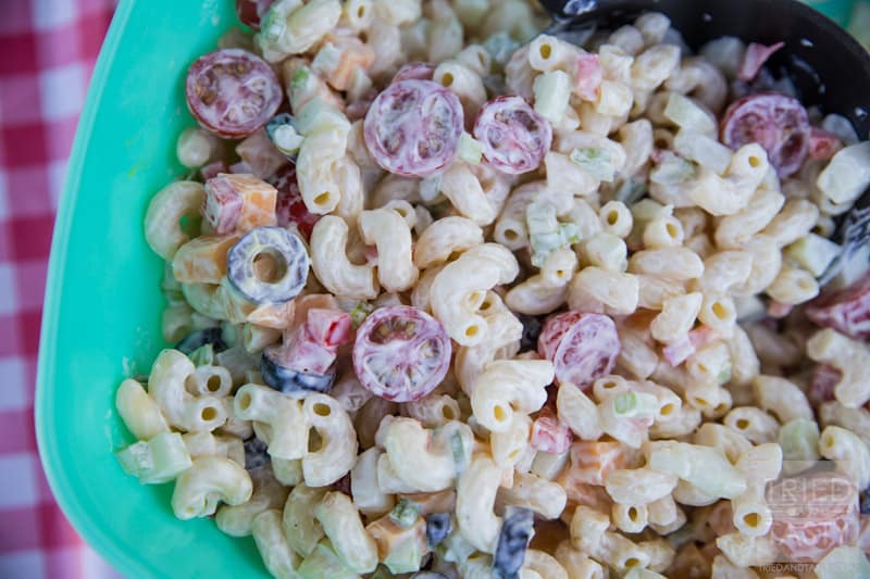 Summer Macaroni Salad // Hosting a party or summer BBQ? Whip together this quick & easy macaroni salad to pair with all the hot dogs, hamburgers, fruit salad and more! Ready in no time, this will be the perfect addition to your feast. | Tried and Tasty