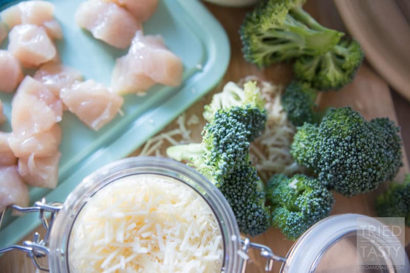 One Pot Chicken & Broccoli Tortellini // Five ingredients, 30 minutes, and one delicious dinner the whole family will love! Made with Prego Alfredo you'll have a flavorful & saucy dinner perfect for any day of the week! | Tried and Tasty