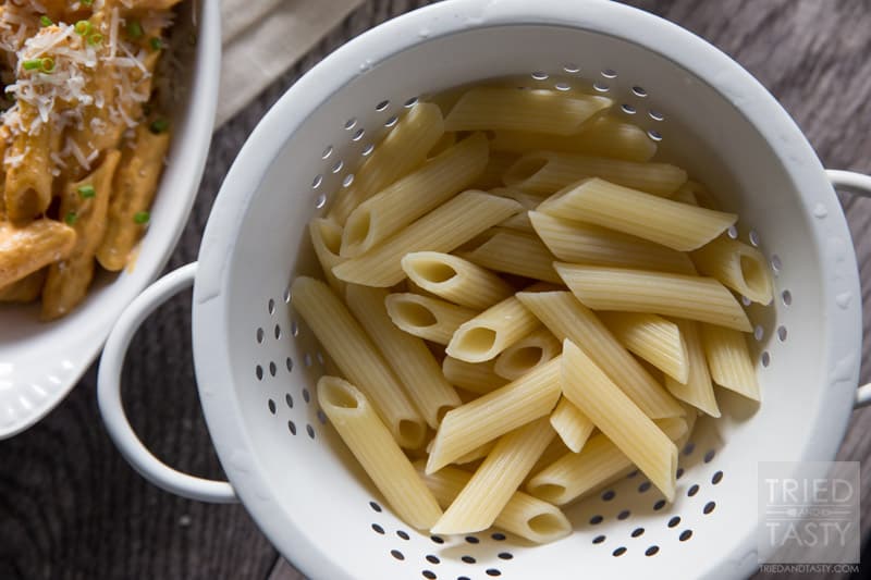 Pumpkin Pasta Alfredo // You've had the sweet pumpkin recipes but have you had the savory? This pasta alfredo will surprise your tastebuds. A refreshing twist to shake things up this fall season! | Tried and Tasty