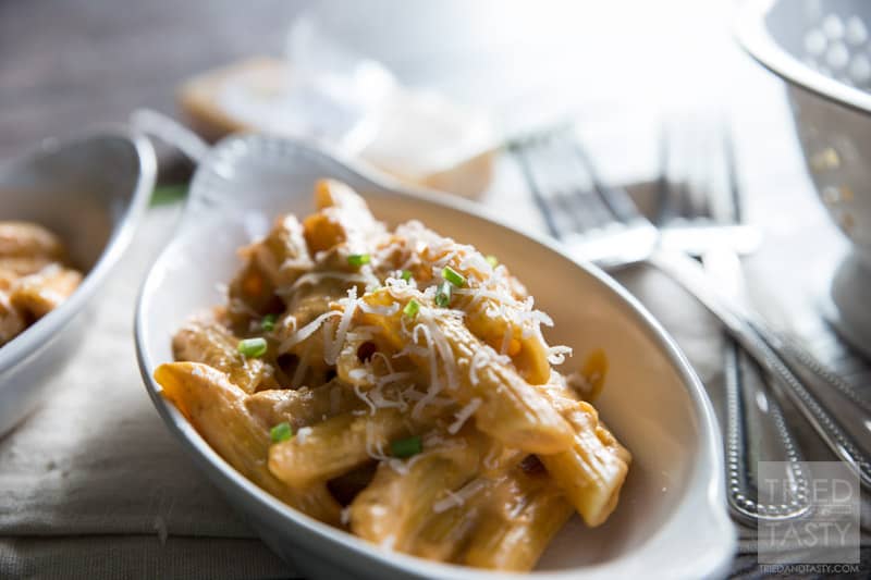 Pumpkin Pasta Alfredo // You've had the sweet pumpkin recipes but have you had the savory? This pasta alfredo will surprise your tastebuds. A refreshing twist to shake things up this fall season! | Tried and Tasty