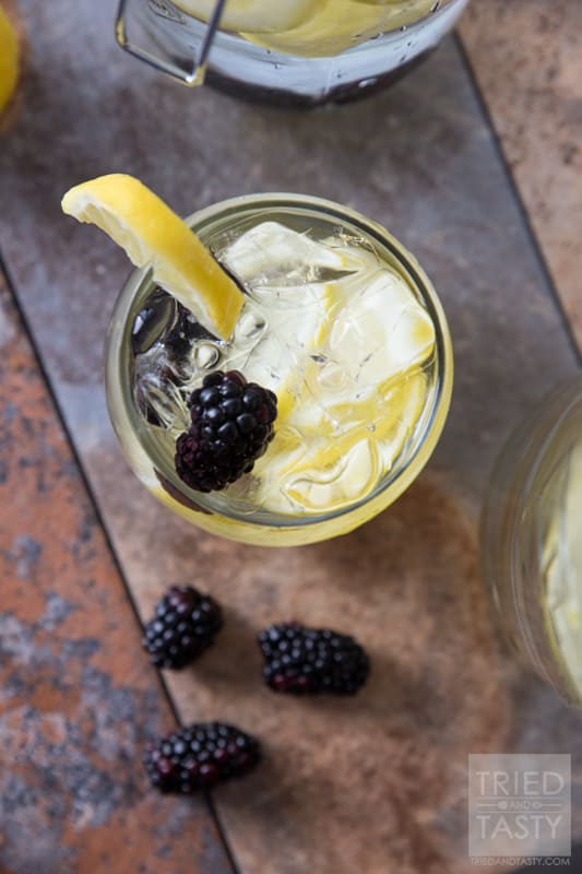 Blackberry Lemon Infused Water // If you haven't yet tried fruit infused water then you are missing out. This Blackberry Lemon Infused Water is more refreshing than I can describe. Plus, it's super simple to put together - you've got to give it a try! Great for the hot summer months, but still delicious any other time of the year. | Tried and Tasty