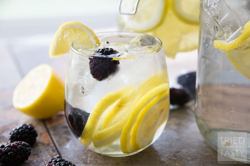 Blackberry Lemon Infused Water // If you haven't yet tried fruit infused water then you are missing out. This Blackberry Lemon Infused Water is more refreshing than I can describe. Plus, it's super simple to put together - you've got to give it a try! Great for the hot summer months, but still delicious any other time of the year. | Tried and Tasty