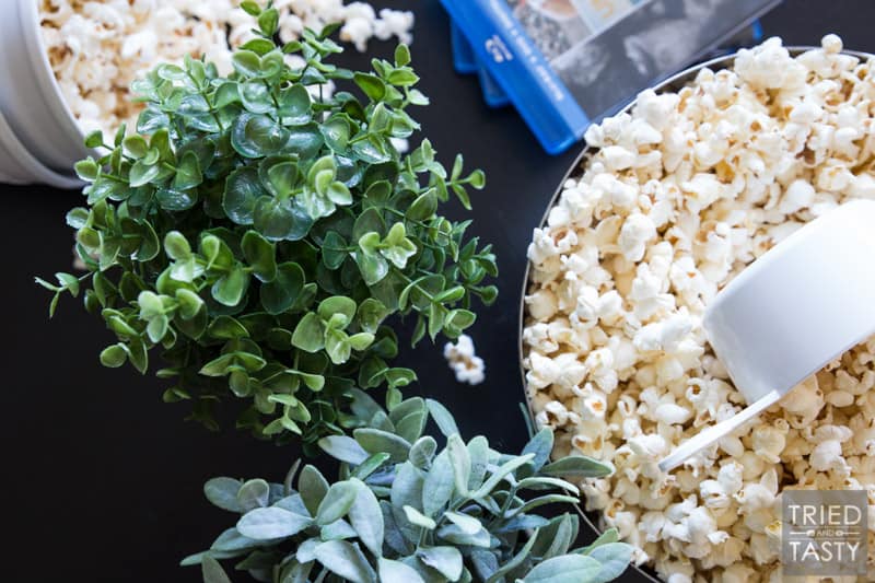 Coconut Oil Popcorn // Do you know how many chemicals there are in microwave popcorn? Too many to count. Make this healthy alternative using coconut oil! Great for your next movie night and ready in a matter of minutes. Head over for step-by-step photos of the whole process! | Tried and Tasty