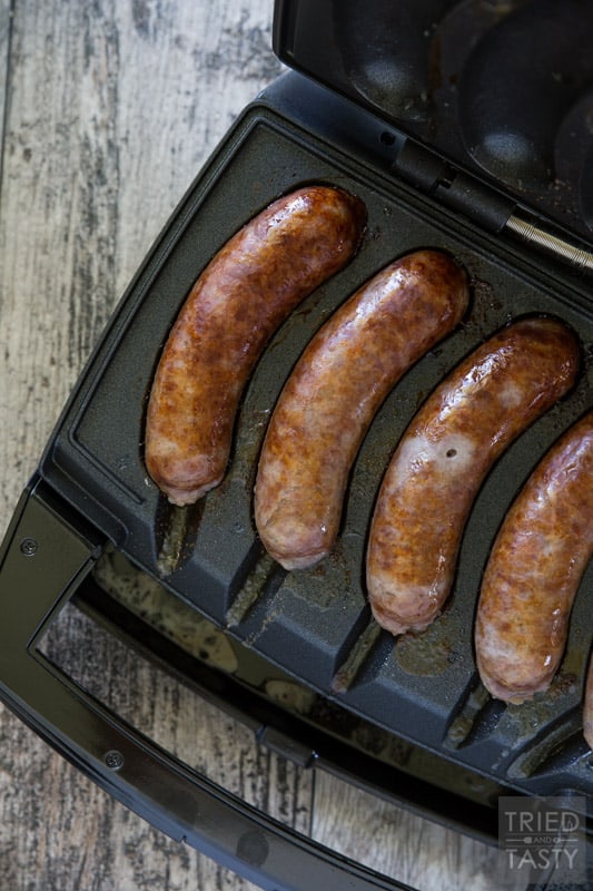 Breakfast Brats // Looking for a creative way to have your breakfast? This is my new favorite! It's got all of my favorite flavors packed together and (not that it needs to be) is SO portable! Try this fun twist and see how quickly you fall in love! | Tried and Tasty