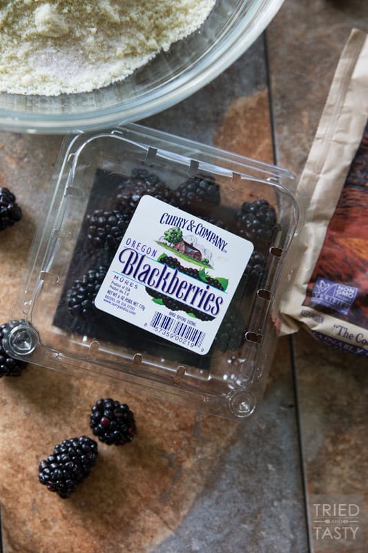 Blackberry Hand Pies // With Summertime often 'on the go', these hand pies are the perfect portable snack that's both tasty and healthy! Made with only high quality ingredients these are perfect for the whole family! | Tried and Tasty