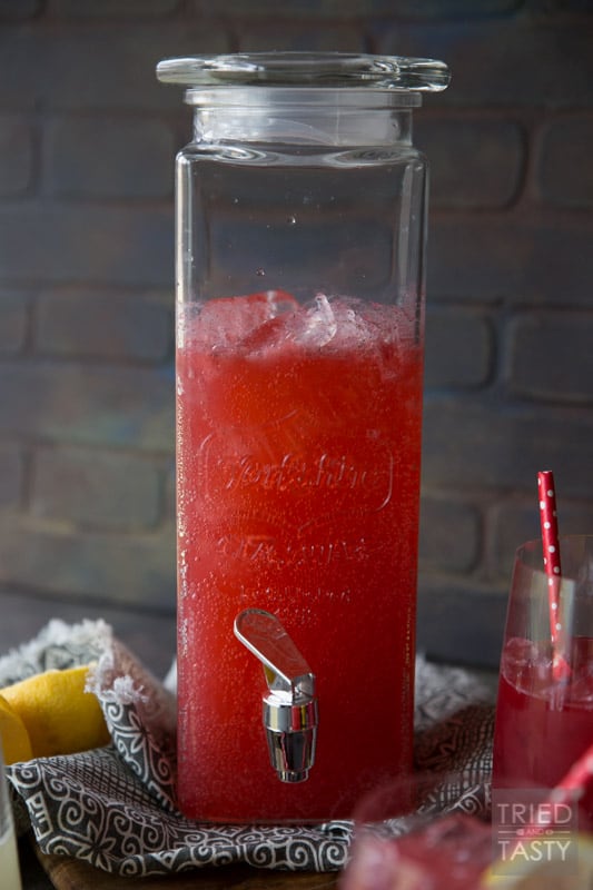 Blackberry Vanilla Lemon Spritzer | This refreshing and delicious blackberry spritzer is fizzy, tart, and sweet all at once! | Tried and Tasty